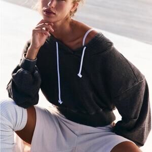 Free People Movement‎ Playbook grey cropped pullover hoodie sweatshirt Sz Medium